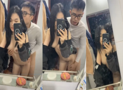 Doggy em người yêu trước gương em tự quay luôn